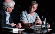 Autor Jaroslav Rudiš im Gespräch mit Moderator Martin Zingg im Burgbachkeller.Bild: Stefan Kaiser (Zug, 30. September 2019)