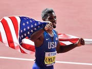 Noah Lyles lässt sich nach dem Triumph über 200 m feiern (Bild: KEYSTONE/AP/MARTIN MEISSNER)