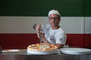 Koch Franco Pugliese in seinem Element. (Bild: Dominik Wunderli, Malters, 1. Oktober 2019)