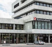 Eine Filiale der Schwyzer Kantonalbank. (Bild: Alexandra Wey/Keystone, Schwyz, 12. Mai 2017)
