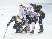 Kampf bis zum Umfallen: Lugano hatte im Tessiner Derby das bessere Ende für sich (Bild: KEYSTONE/Ti-Press/PABLO GIANINAZZI)
