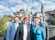 Der Frauenfelder Stadtrat vor dem Schloss und dem Rathaus: Andreas Elliker, Stadtpräsident Anders Stokholm, Elsbeth Aeppli Stettler, Barbara Dätwyler Weber und Fabrizio Hugentobler. (Bild: Andrea Stalder)