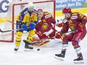 Erst in der Overtime gelang es dem HC Davos, das Langnauer Abwehr-Bollwerk zu knacken (Bild: KEYSTONE/MARCEL BIERI)