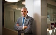 Nur die Hände verraten den Handwerker: Unternehmer Norbert Feldmann will ins Stöckli. (Bild: Benjamin Manser)