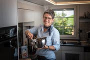 Bettina Bernhardsgrütter in ihrer privaten Backstube. (Bild: Michel Canonica)