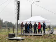 Die Stadt Lausanne hat grünes Licht für den Bau von acht Windturbinen auf einer Anhöhe im Weiler Chalet-à-Gobet erhalten. (Bild: KEYSTONE/LEO DUPERREX)