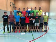 Das JO-Kader, flankiert von den Trainern, Betreuern und der Masterstudentin Katrin Mathis. (Bild: PD)