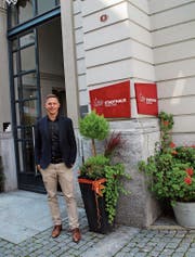 Der Lichtensteiger Stadtpräsident Mathias Müller vor seinem Arbeitsplatz, dem Stadthaus. (Bild: Martin Knoepfel)