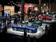 BMW will den Absatz von Luxusautos verdoppeln. (Bild: KEYSTONE/EPA/SASCHA STEINBACH)