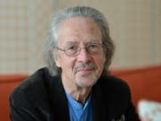 Der österreichische Autor Peter Handke erhält den Literaturnobelpreis 2019 für sein «einflussreiches Werk», das mit «sprachlicher Genialität die Peripherie und die Spezifität der menschlichen Erfahrung untersucht», wie die Akademie in Stockholm erklärte. (Bild: Keystone/APA/APA/BARBARA GINDL)