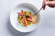 Eine Bouillabaisse, interpretiert von Laurent Eperon, Chefkoch im Restaurant Pavillon (Baur au Lac) in Zürich, einem der Leitsterne der neuen französischen Küche. Bild: Pavillon