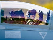 Schweizer Militärpiloten können ab sofort bei den zivilen Fluggesellschaften Swiss und Edelweiss einen dreijährigen Teilzeit-Stage absolvieren und so sowohl Militärjets als auch Verkehrsflugzeuge fliegen. (Bild: KEYSTONE/VALENTIN FLAURAUD)