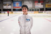 Die 13-jährige Trübbacherin Carla Scherrer trainiert beim Eislaufclub Wil. Sie ist ehrgeizig, aber nicht verbissen, fleissig und mutig, aber nicht planlos. Bild: Lisa Jenny