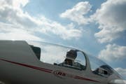 Sprachenstreit über den Wolken: Eine neue Funk-Regel sorgt für Ärger bei Romandie-Piloten.