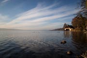 Der Sempachersee soll Energie liefern für ein neues Spital. (Bild: Manuela Jans-Koch, 24. November 2018)