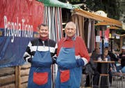 Peter Schindelholz (links) hat von Gust Gahler vor einigen Jahren die Leitung der «Pergola Ticino» übernommen. (Bild: Hanspeter Schiess)