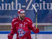 Der Captain geht voran: Andrew Rowe initiierte mit einem Shorthander zum 2:4 die Aufholjagd der Rapperswil-Jona Lakers (Bild: KEYSTONE/PATRICK B. KRAEMER)