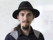 Für seine bahnbrechenden Entdeckungen über die Bewegung von Zwerggalaxien hat der Basler Astronom Oliver Müller schon weltweit Beachtung gefunden. Nun hat er einen Preis bekommen, weil er seine Theorie auch noch allgemeinverständlich vermitteln kann. (Bild: Keystone/GAETAN BALLY)