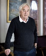 Der niederländische Autor Cees Nooteboom beim Interview im Hotel Schweizerhof anlässlich seines Luzern-Besuchs zur Turner-Ausstellung. Bild: Pius Amrein (Luzern, 11. Oktober 2019)