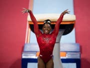 Simone Biles durfte sich über ihre 17. WM-Goldmedaille freuen (Bild: KEYSTONE/EPA/DANIEL KOPATSCH)