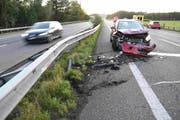 An der Leitplanke entstand ein Schaden von über 2000 Franken. (Bilder:kapo)