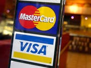 Wollen vorerst nicht mehr bei der von Facebook geplanten Digitalwährung Libra mitmachen: Die Kreditkartenfirmen Mastercard und Visa. (Bild: KEYSTONE/AP/MARK LENNIHAN)