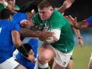 Dynamisch in die Viertelfinals: Tadhg Furlong auf dem Weg zu einem von sieben Tries für Irland im letzten Gruppenspiel gegen Samoa (Bild: KEYSTONE/EPA/HIROSHI YAMAMURA)