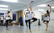Mitglieder der Gruppe Free Moves während einer Probe für das aktuelle Stück. Bild: Maria Schmid (Baar, 10. Oktober 2019)