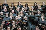 Der Konzertchor Luzern unter der Leitung des neuen Dirigenten Philipp Klahm im Konzertsaal des KKL. (Bild: Pius Amrein, 13. Oktober 2019)