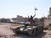 Ein Soldat der syrischen Armee in der Nähe von Idlib im Nordwesten Syriens. (Bild: KEYSTONE/EPA/STR)