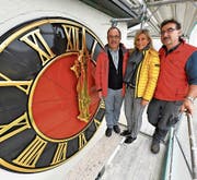 Bauleiter Martin Bürge (v.l.), Regula Sonderegger, Kirchenverwaltungsrätin und Andreas Popp, Präsident der Kirchenverwaltung. Bild: he