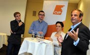 Unter Leitung von Vizepräsidentin Angela Dell’Amore diskutierten Elias Ettlin (ganz links) und Jonas Wolfisberg als Vertreter der Jungen CVP mit dem schweizerischen Präsidenten Gerhard Pfister über die CVP und ihre Zukunft. (Bild: Markus von Rotz, Sachseln, 12. Oktober 2019)