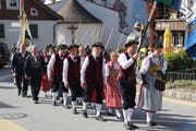 Die wichtigsten Personen des Tages war die Mitglieder der Sennenfamilie, hier beim traditionellen Umzug vom Kirchplatz zum Schulhausareal. Bild: Paul Gwerder (Bürglen, 13. Oktober 2019)