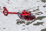 Die ausgerückten Helfer der Rega und der Alpinen Rettung Schweiz konnten nur noch den Tod des Wanderers feststellen. (Symbolbild: Benjamin Manser)