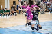 Tabea Schmid vom LC Brühl (rechts) versucht Pascale Wyder von den Spono Eagles zu stoppen. (Bild: Nadia Schärli, Nottwil, 13. Oktober 2019)