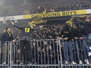 Am Tag nach dem Angriff auf Polizisten feierten YB-Fans ihre Helden gewaltlos im Berner Stade de Suisse. (Bild: Keystone/MARCEL BIERI)