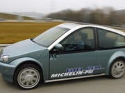 Autos mit Wasserstoffantrieb gibt es schon lange: Der von Michelin und dem Paul-Scherrer-Institut entwickelte Prototyp im Bild etwa wurde 2006 präsentiert. Eine Entwicklung der ETH Lausanne soll nun das Problem der fehlenden Tankstellen lösen. (Bild: KEYSTONE/LUKAS LEHMANN)