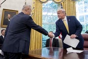 US-Präsident Donald Trump und der chinesische Vizepremier Liu He beim zweitägigen Handelstreffen im Weissen Haus in Washington. (Bild: Andrew Harnik/AP, 11. Oktober 2019)