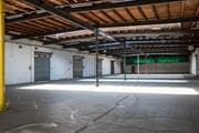 Der Güterschuppen im Areal des alten Güterbahnhofs, in dem sich in seiner Anfangszeit das Projekt Lattich austobte. Hier soll jetzt die Veranstaltungshalle Hektor entstehen. (Bild: Adriana Ortiz Cardozo - 9. Mai 2019)