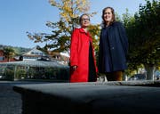 Anu-Maaria Calamnius-Puhakka (links) und Regula Spirig planen das Kunstprojekt gemeinsam. (Bild: Stefan Kaiser, Zug, 14. Oktober 2019)