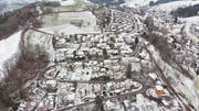 Blick über den Biserhof zum Kammelenberg in St.Georgen. Links hinten Freudenberg und Kapf. (Bild: Ralph Ribi - 17. Dezember 2018)