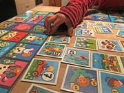 Statt der Befriedigung abends meine gedankliche To-do-Liste abgearbeitet zu haben, freue ich mich heute über gemeinsame Momente (zum Beispiel beim Spielen), trotz des anstrengenden Alltags. (Bild: Katharina Rutz)