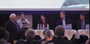Teilnehmer der «Engelberger Dialoge» mit Regierungsrätin Maya Büchi-Kaiser (Mitte) während der Podiumsdiskussion. (Bild: PD)