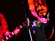 Die Toten Hosen lassen ihre Gitarrenverstärker zu Hause und bringen dafür 16 weitere Musiker mit, wenn sie im kommenden Sommer im Hallenstadion und in Avenches auf die Bühne steigen werden. (Bild: Keystone/ANTHONY ANEX)