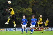Der FC Altdorf mit Jessy Nimi (links) fahren gegen den FC Hochdorf einen 4:3-Auswärtssieg ein. (Bild: Ronny Arnold, Hochdorf, 12. Oktober 2019)
