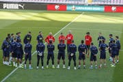 «Ja, es läuft derzeit harzig. Aber ein gutes Team geht durch schwierige Phasen und bleibt cool.» Sagt Torhüter Yann Sommer. (Bild: Salvatore Di Nolfi/Keystone)