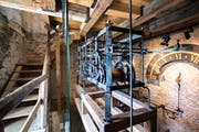 Die Uhr der Senti-Spitalkirche im Zytturm der Museggmauer in Luzern. (Bild: Boris Bürgisser, 26. März 2019)
