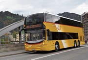 Unterwegs in Richtung Obertoggenburg: Auf der Churfirsten-Linie werden seit einigen Tagen die neuen Doppelstock-Postautos eingesetzt. (Bild: Sabine Camedda)