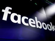 Facebook will mit der Digitalwährung Libra Bezahlvorgänge beschleunigen und rund einer Milliarde Menschen ohne Bankkonto einen Anschluss an Finanzflüsse erleichtern. (Bild: KEYSTONE/AP/RICHARD DREW)