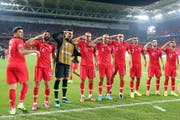 Türkische Wiederholungstäter beim Montagsspiel gegen Frankreich. Bild: Thibault Camus/Keystone (Paris, 14. Oktober 2019)